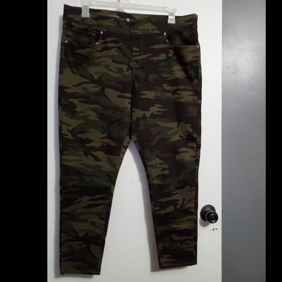 plus size camo jeggings